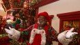 Papai Noel negro faz sucesso em shopping no interior de SP