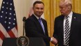 Com resultado apertado, presidente populista é reeleito na Polônia