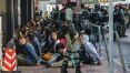 Manifestantes ficam entrincheirados em universidade de Hong Kong