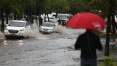 Rio tem ruas alagadas após chuva recorde para junho
