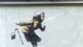 Mural de Banksy de mulher espirrando faz dono adiar plano de venda de imóvel