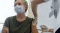 Trabalhadores mais expostos à covid são os primeiros a receber a vacina em Moscou