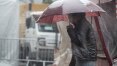 São Paulo tem chuva após 14 dias e temperatura cai