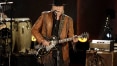 Neil Young ameaça sair do Spotify se plataforma não banir conteúdo antivacina
