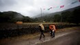 Outra caravana de imigrantes cruza fronteira dos EUA, mas em direção ao México