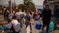 ‘Não somos animais, precisamos de ajuda’, dizem imigrantes que vagam por Lesbos após incêndio