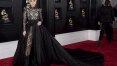 Looks extravagantes, ternos coloridos e uma rosa branca formam o dress code do Grammy 2018