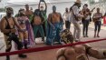 Luta livre, ioga, dança: bem-vindo a um centro de vacinação mexicano