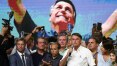 Bolsonaro diz ter ‘exército’ de apoiadores e que às vezes 'embrulha estômago' cumprir Constituição