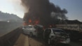 Engavetamento de 30 veículos causa incêndio, mata dois e deixa 12 feridos em rodovia de SP