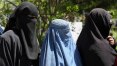 Controle do Taleban no Afeganistão já ameaça as mulheres e aumenta temor de volta a 'dias sombrios'