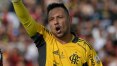Diego Alves lamenta e defende companheiros do Flamengo: 'Não tem que ter culpado'