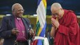 'Bússola moral' e 'um homem de palavras e ação'; veja homenagens a Desmond Tutu