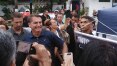 No Guarujá, Bolsonaro pergunta a apoiador 'por que todo cearense tem cabeça grande'