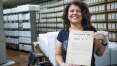 Bibliotecária da Câmara Municipal 'salva' documentos históricos de São Paulo
