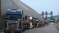 Protesto de servidores retém navios de trigo em Santos e carretas no Norte