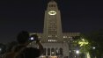 Los Angeles emite 'bat-sinal' em homenagem ao ator Adam West