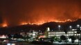200 casas são esvaziadas após incêndio na região de Los Angeles