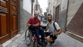 Como dois jovens com deficiências se ajudam para sobreviver à guerra síria