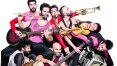 'Auê' revela a integração de oito atores com instrumentos musicais