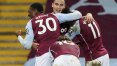 Surto de covid-19 faz Premier League adiar segundo jogo seguido do Aston Villa