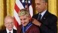 Ellen DeGeneres se emociona ao receber honraria na Casa Branca