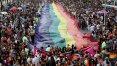 Mesmo com chuva, Parada LGBT atrai milhares em Copacabana