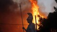 Incêndio próximo a Atenas diminui, mas temperatura alta alimenta as chamas na ilha de Evia