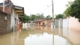 Bahia e Minas têm 18,9 mil desalojados e desabrigados após chuvas; Bolsonaro visita região