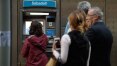 Separatistas catalães sacam dinheiro dos bancos para protestar contra Madri