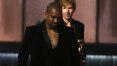 Kanye West sobe no palco do Grammy para dizer que prêmio era de Beyoncé; veja