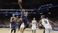 Jazz surpreende e fecha série invicta do Spurs; Curry lidera vitória do Warriors