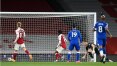 Em jogada de Richarlison, goleiro do Arsenal faz gol contra em derrota para o Everton