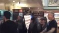 Metallica toca 'Enter Sandman' em um supermercado dos EUA