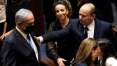 Desafiador, Netanyahu promete voltar logo ao poder em Israel