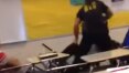 Vídeo mostra agressão de policial branco a estudante negra na Carolina do Sul