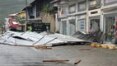 'Prédio do Neymar' e restaurante flutuante: veja vídeos dos efeitos do ciclone em SC
