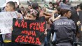 Grupo fecha Paulista em protesto contra mudança em escolas