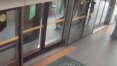Monotrilho parte de estação com portas abertas; veja o vídeo