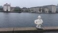 Busto jogado nas águas de um porto faz emergir debate sobre passado colonialista da Dinamarca