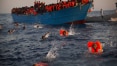 Guarda costeira italiana resgatou 3,4 mil migrantes da costa da Líbia durante o fim de semana