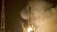 Nave Soyuz é lançada rumo à estação espacial