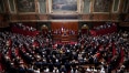Macron promete redução de um terço do Parlamento francês