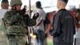 Traficantes reassumem postos após saída de militares, dizem moradores