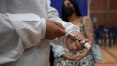 Sem doses da vacina, município do Rio suspende repescagem para mais jovens