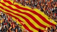 Milhares de espanhóis da Catalunha apoiam a intervenção de Madri