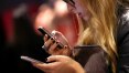 Saiba como evitar o 'pescoço de texto', dor na região causada pelo smartphone