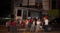 Militantes petistas fazem vigília em frente ao prédio de Lula no ABC