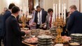 Sem funcionários pela paralisação, Trump compra hambúrgueres para evento