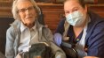 Dois centenários emocionam Reino Unido como símbolo de resistência ao coronavírus